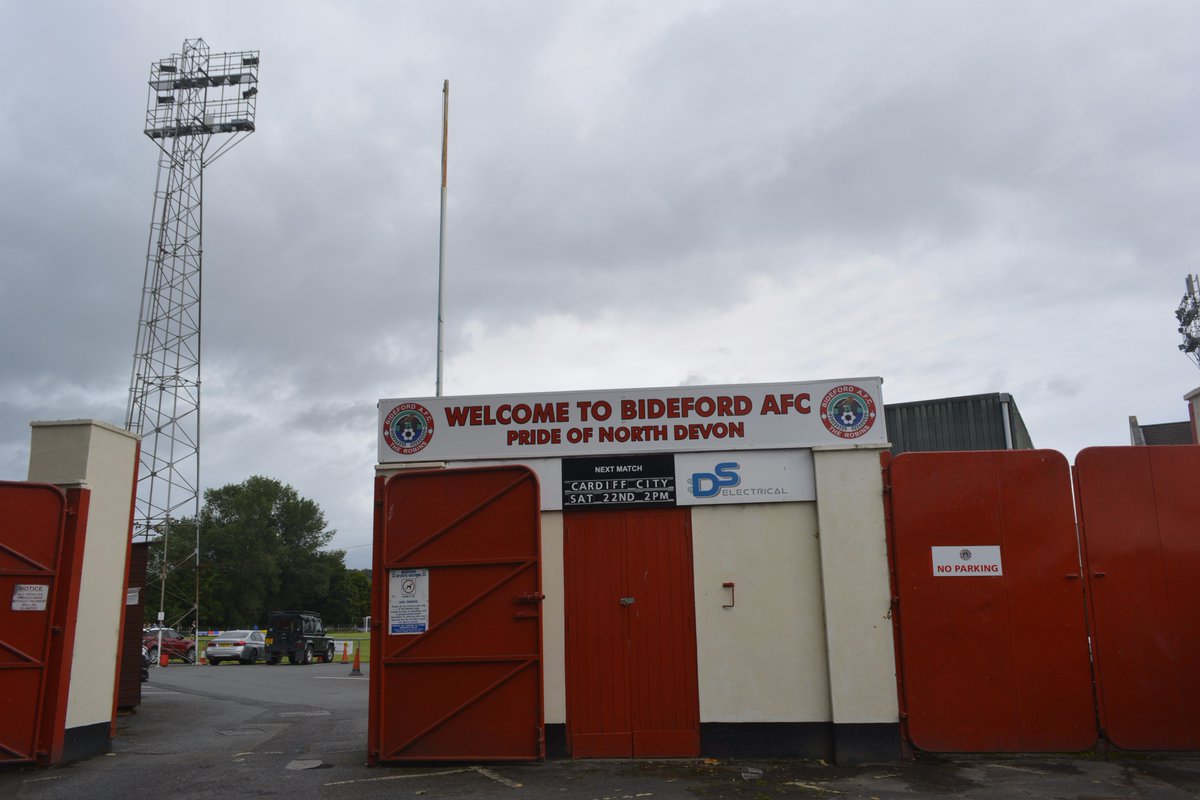 officialgtfc's tweet photo. The #GTFC players trained at @BidefordAFC this morning ahead of their game against @TavistockAFC tonight. #UTM #Devon2017 https://t.co/Y82shU6pD7