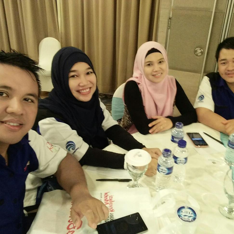 icha_Gi8oL's tweet photo. Luar biasa semangat perubahan Indonesia yang lebih baik bersama revolusi mental #revolusimental #ayoberubah2017 #netizenbanjarmasin https://t.co/U6vkkegaKo