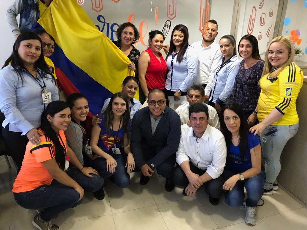 Felizk4's tweet photo. Somos Visionarios somos Colombianos. Visión Gerencial cree en Colombia https://t.co/YCnEGmYYmX