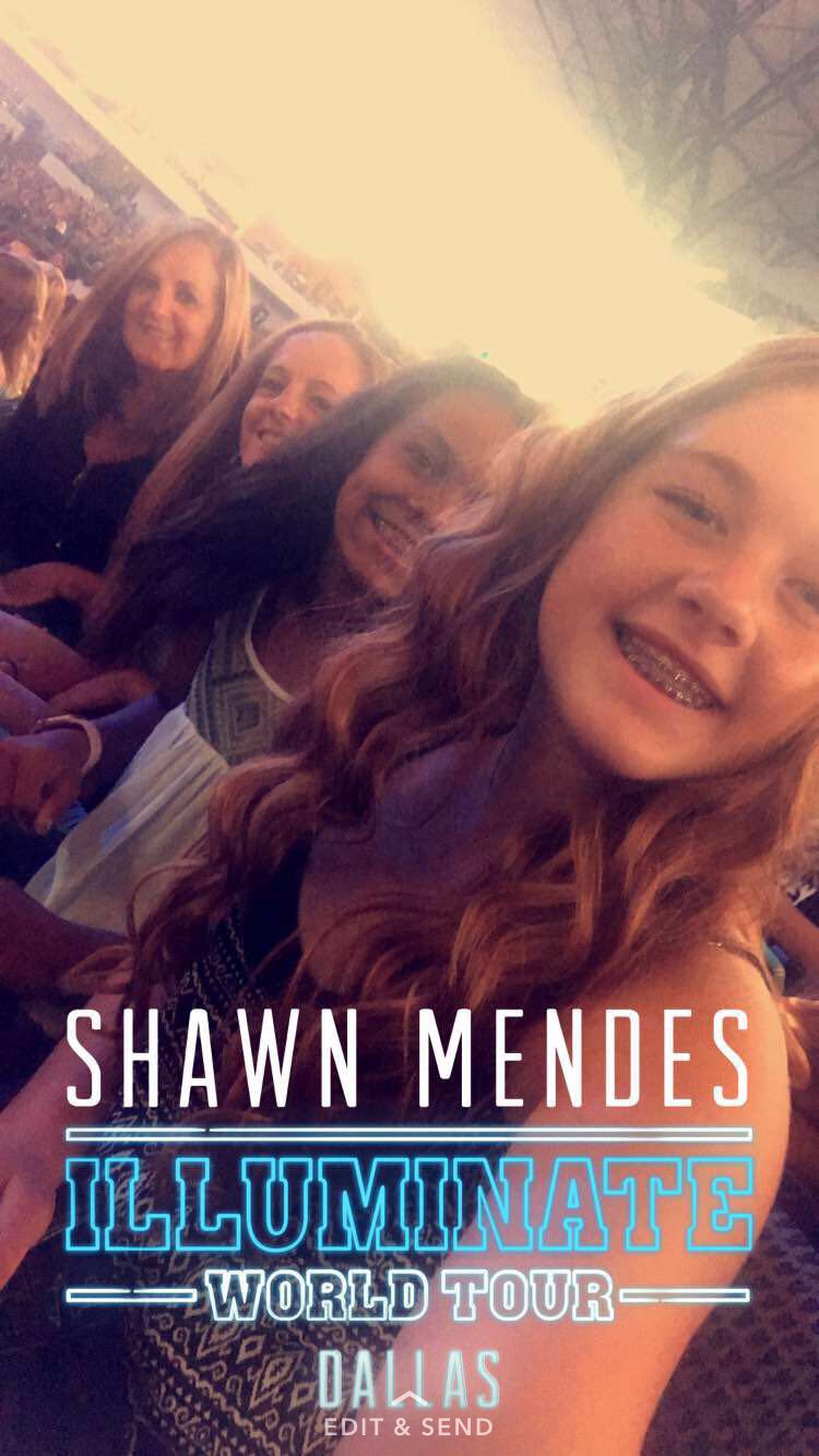 Shawn mendes couldn\t have been any better happy bday jay :) 