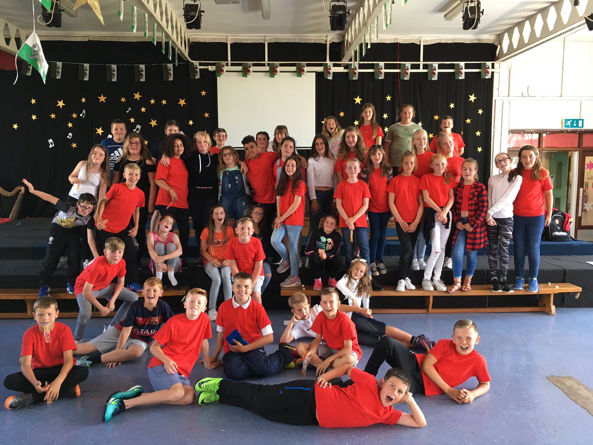 YGGRhosafan's tweet photo. Hwyl fawr blwyddyn 6! #Diolch https://t.co/Fr0T0Nos0v