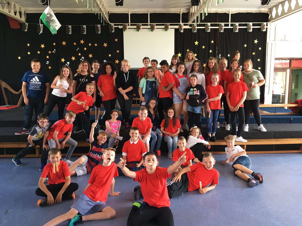YGGRhosafan's tweet photo. Hwyl fawr blwyddyn 6! #Diolch https://t.co/Fr0T0Nos0v