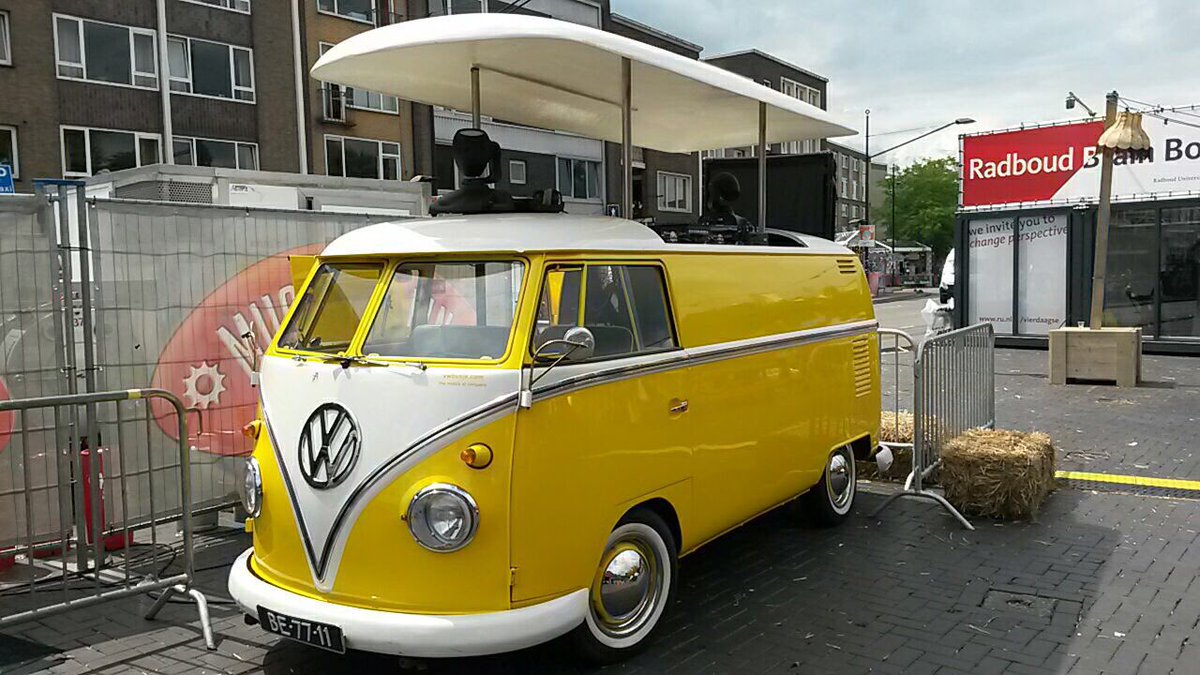 #museumplein: Onze @Allround_dj_JP is ready 4 it en hoopt op net zo'n leuk feest als gister! @St_DE4DAAGSE  #4d17 #vierdaagse