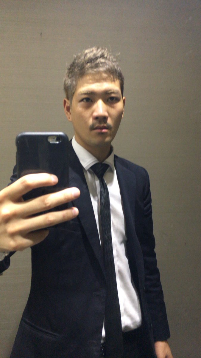 Ponkotsu ちゃお むさ苦しい髪型脱出して 夏仕様にしてやりましたぜ より一層 内勤ぽくなっちったけど まぁ気にしたら負けやなw ミナミ Club Ai ホスト ネオホスト系 ワイルド系 ジャニーズ系 ソウル系 内勤じゃないよホストだよ T Co