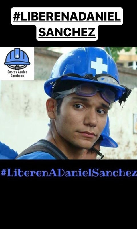 SarevaTrejo's tweet photo. Todavía después de 2 días mi compañero Daniel Sánchez sigue detenido en CICPC por socorrer a una persona herida 
#LiberenaDanielSanchez https://t.co/sDYTLQf8J7