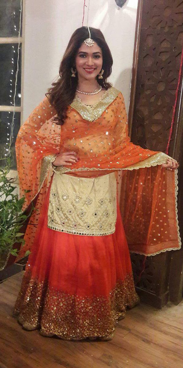 Ridhima_Gallery's tweet photo. Babe in ethnic wear😍❤ #RidhimaPandit  @PanditRidhima https://t.co/JZXHUugesp
