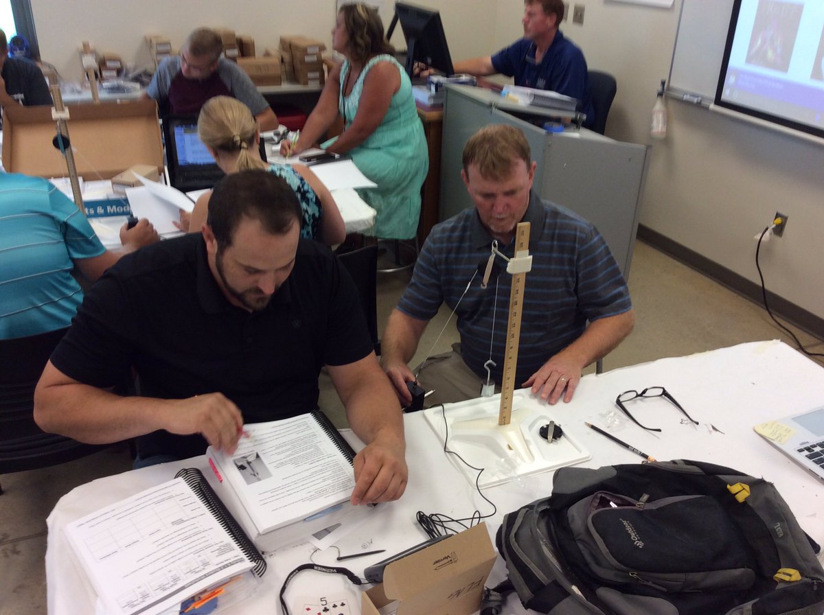 meyermar51's tweet photo. Case APT group is learning about simple machines with Lab-Aids &amp; Labquest. @case4learning @ATUAgri #ATUCASE17 https://t.co/GKZRhJK6wD