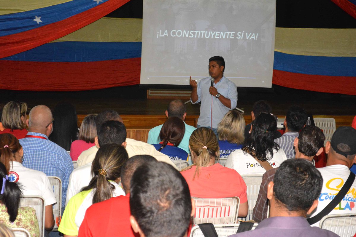 LuiSoteldoPapel's tweet photo. Reunión con estructuras institucionales (Trab. @GobPortuguesa) del Comando Zamora 200. El 30J victoria en Portugues #ConstituyenteLaSolucion https://t.co/XdrpecQUnF