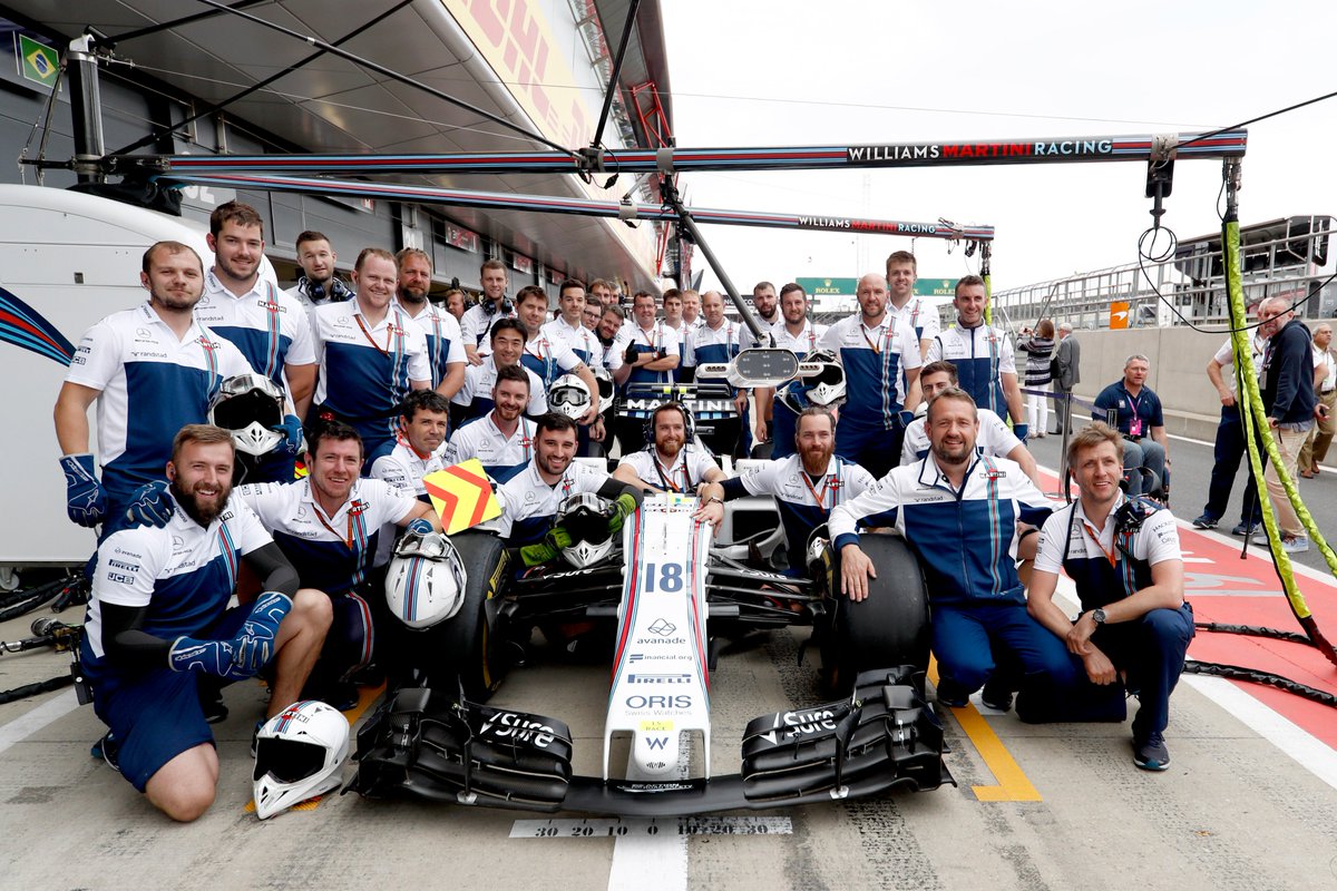 WilliamsF1's tweet photo. We'd like to thank Steve Nielsen, @F1's new Sporting Director, for the fantastic work he's done with the #FastestPitCrew over the years!
#F1 https://t.co/sbU2EsFlju