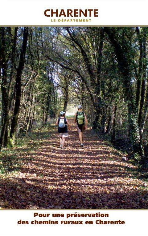 charente's tweet photo. La Charente compte près de 9 000 kilomètres de chemins ruraux. https://t.co/8tERRaRC7F #charente https://t.co/5uFOg77nsM