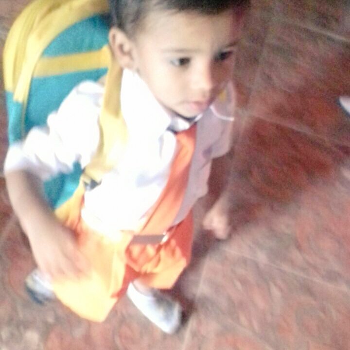 DarakRitesh's tweet photo. 🅿®@U 
school first day 
CA banega !
Rahul mama's dream 
                  😗 https://t.co/AGqbqg7MKJ