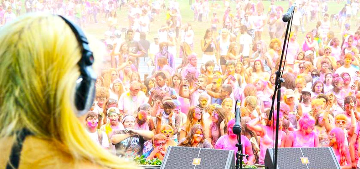 Rock out this summer at one of #HamOnt's 8 Amazing Music Festivals! #MyHamilton blogger <a href="/jtennant1020/">Jamie Tennant</a> has the info: tourismhamilton.com/summer-2017-mu…