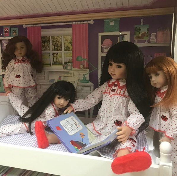 cdollsru's tweet photo. Такое уютное чтение на ночь
кукла Мару читает малышкам Мини Палс
https://t.co/Feusqq02Vg
#cdolls #cdollsru #playdolls #dolls #maruandfriends https://t.co/lntRwTgPot