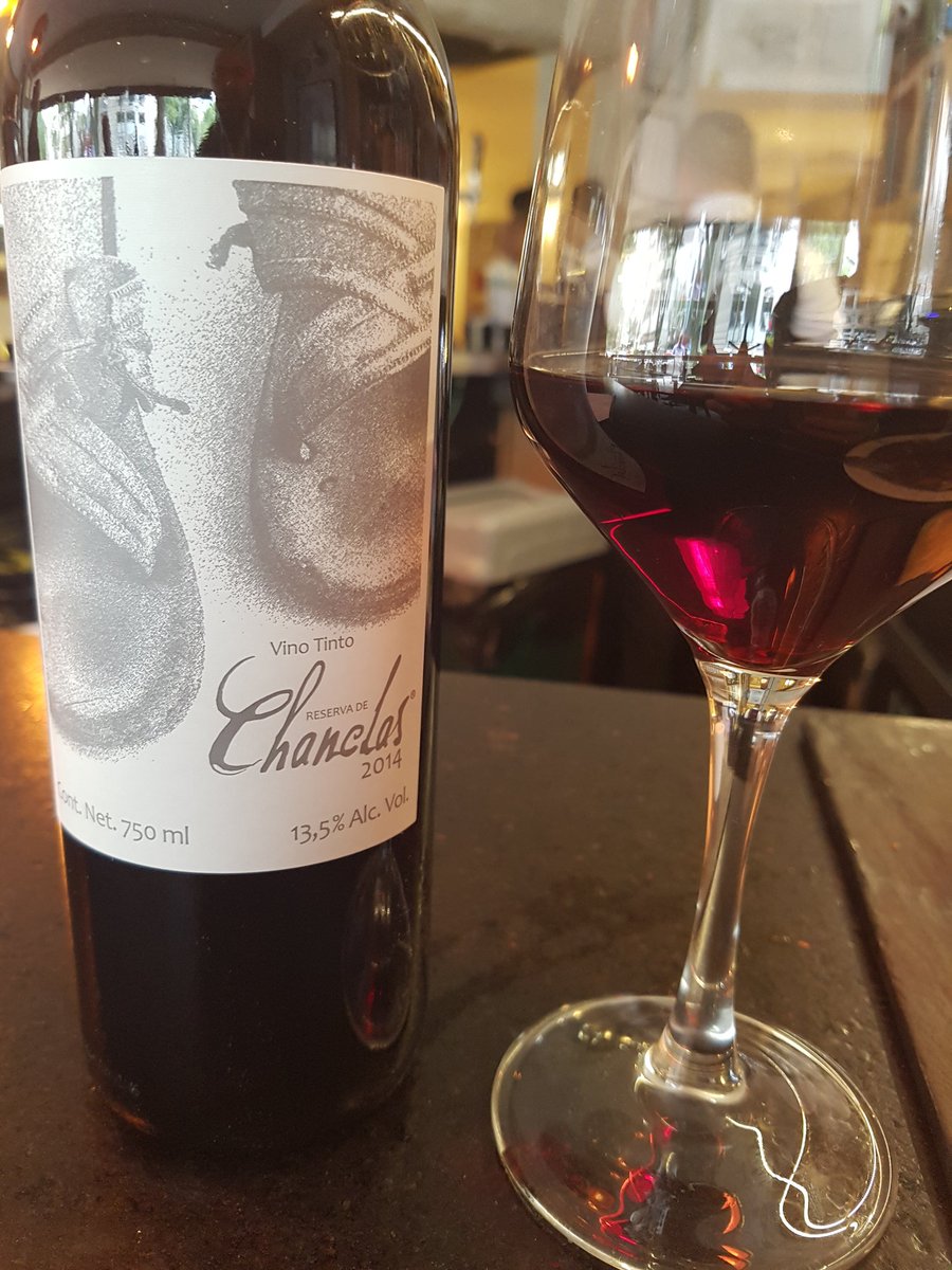 Un rabo de toro perfecto de <a href="/tabernachanclas/">Taberna del Chanclas</a> acompañado de su propia etiqueta Reserva de Chanclas 2014 Valleguadalupano, imperdible todo!