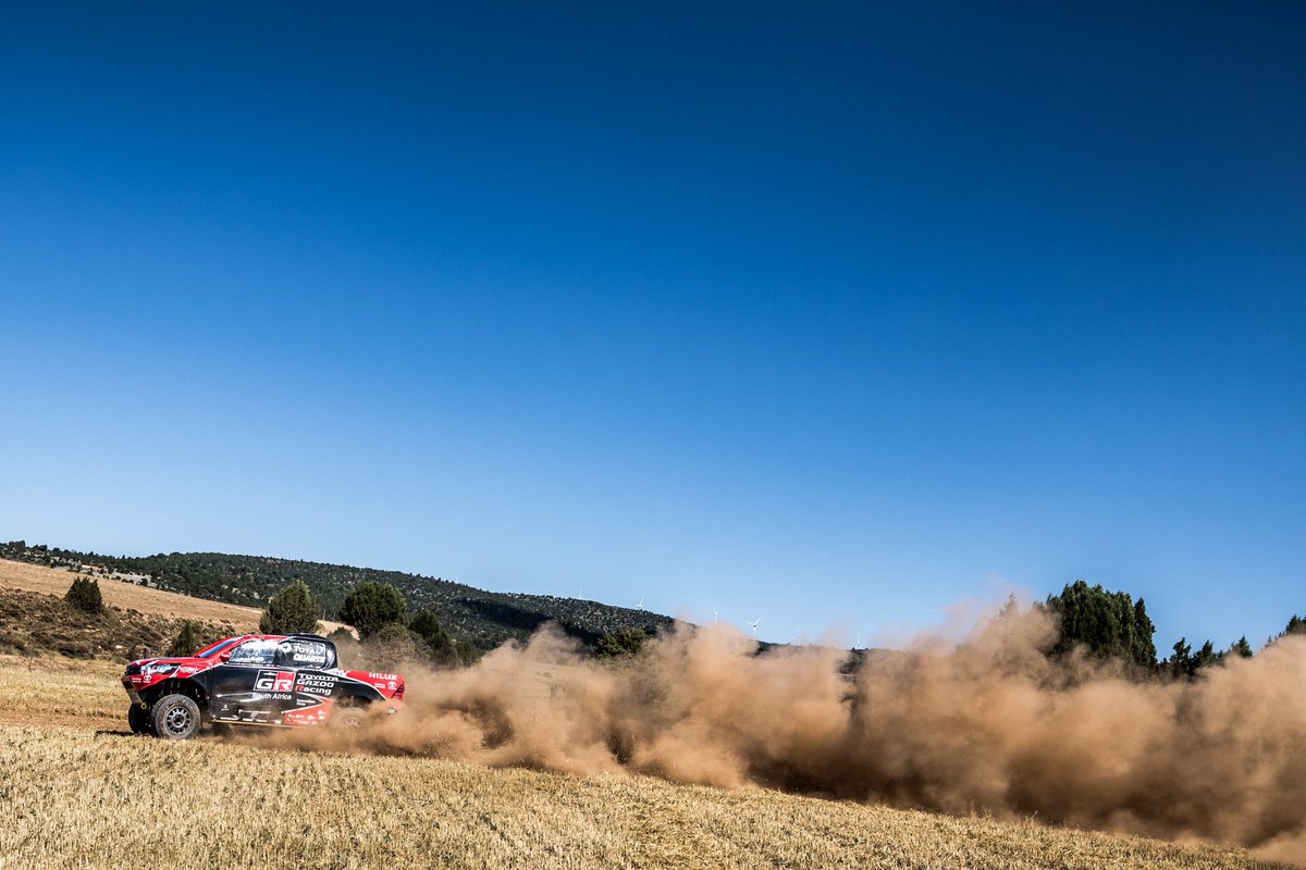 <a href="/LeeroyPoulter/">Leeroy Poulter</a> and <a href="/rallyedakar/">Dirk von Zitzewitz</a> ready for #BajaAragon after today's final test. Race starts tomorrow!