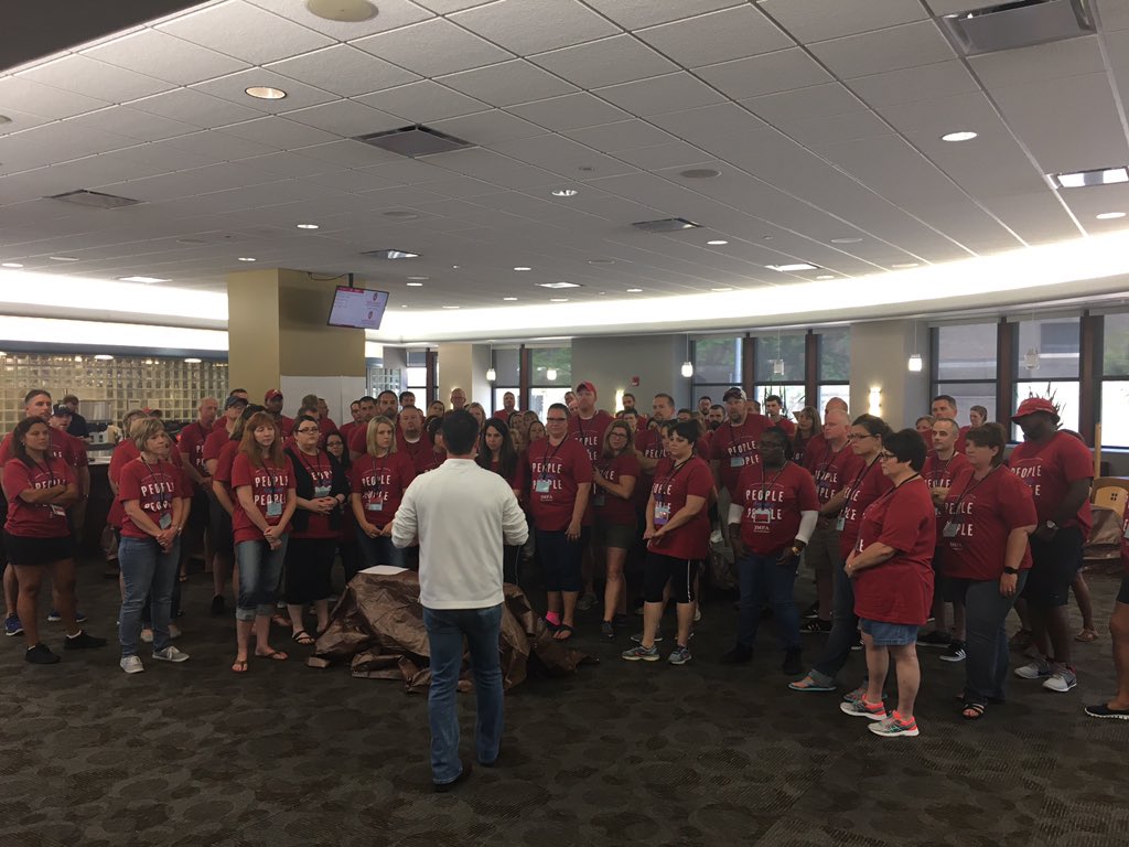 JHrubes's tweet photo. Year 2 of @CUNA Management School is getting ready to start their leave behind project. #CUNACMS #peoplehelpingpeople #keeppurposeconstant https://t.co/8urtwWKxJv