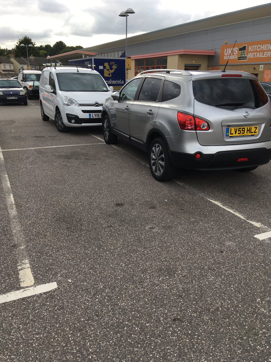 ctarr79's tweet photo. @YPLAC Always wondered what Tweedle Dee and Tweedle Dum got up to when not in Wonderland. Apparently parking in #Dartford https://t.co/VHrtGIZ8Kr