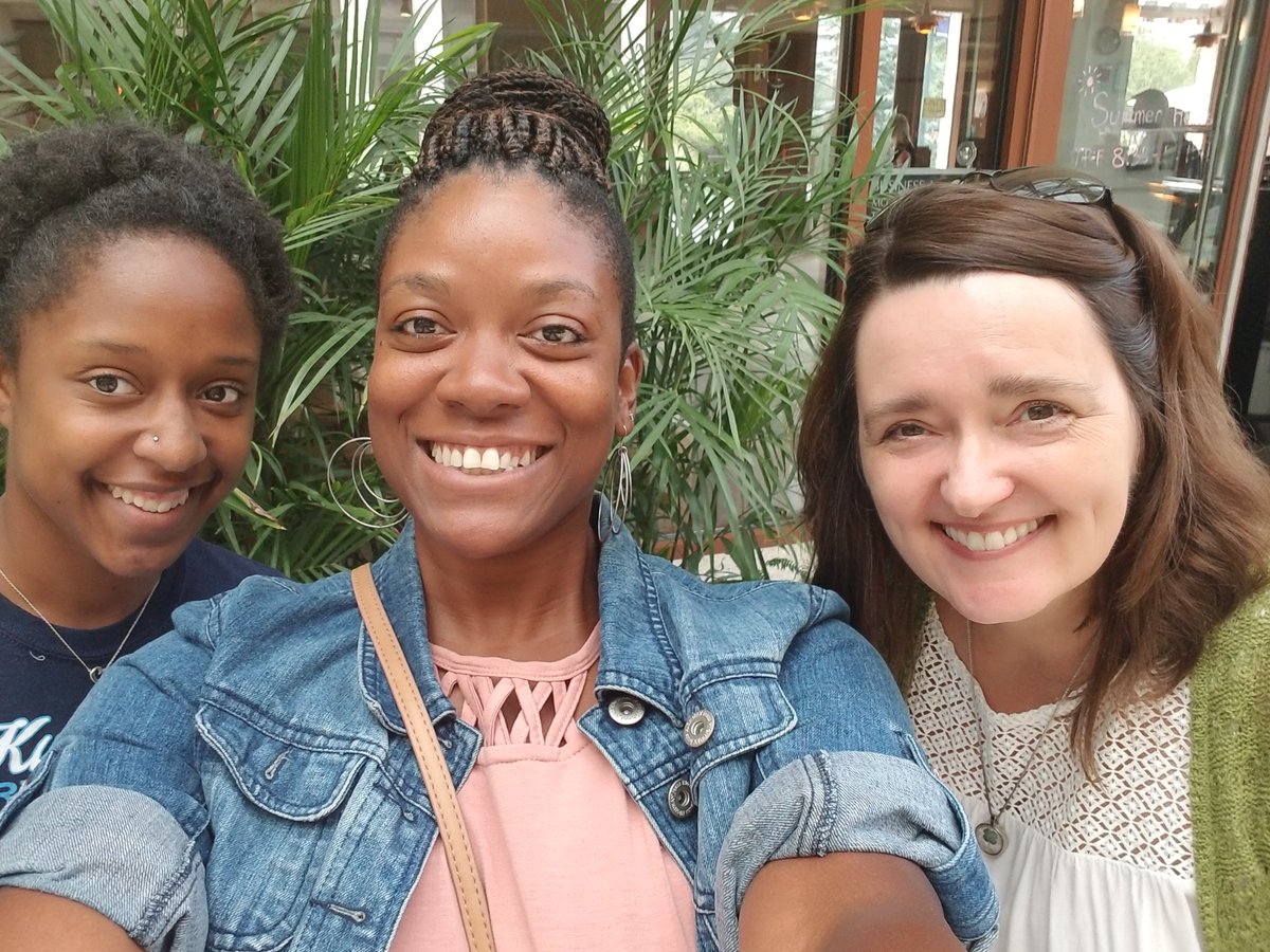 njc89's tweet photo. #Ladiesofleadership representing @AmericanU @AUStaffCouncil #FacultySenate & @AUSG || #ThisisCoalitionBuilding #OneAU #OurAU https://t.co/H01s2NCFnE