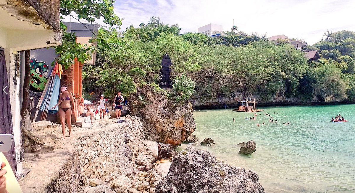 travelandfish's tweet photo. #padangpadang #beach is an amazing place until the army of monkeys 🐒 come out and try to rob you lol #travel @RealSaltLife #wanderlust #asia https://t.co/EAHlzdYoOg