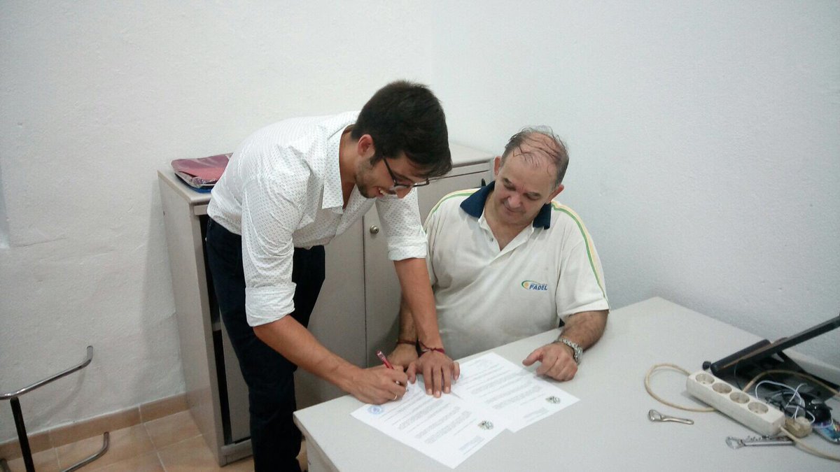 ArtesacroT's tweet photo. Firma del contrato entre la @PastoraSMarina y la @BM_F_Guerrero 📷 Francisco Santiago. https://t.co/h0YQwQOkhg