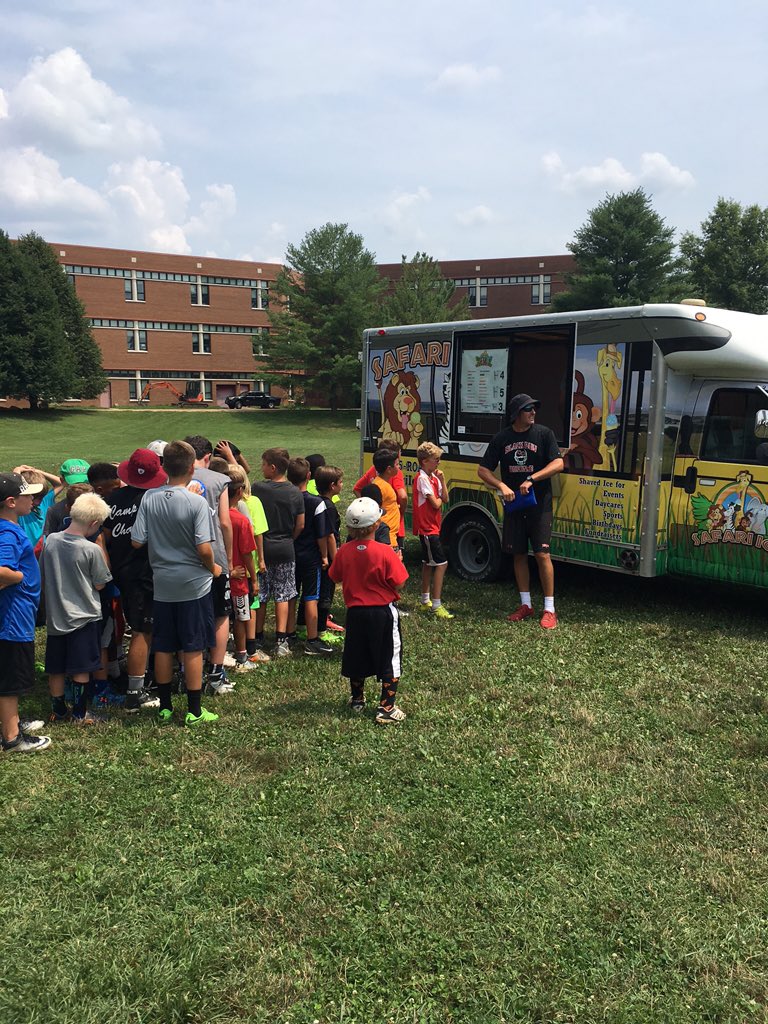 QO_Coach_Kelley's tweet image. Look who showed up at Cougar Camp today !!