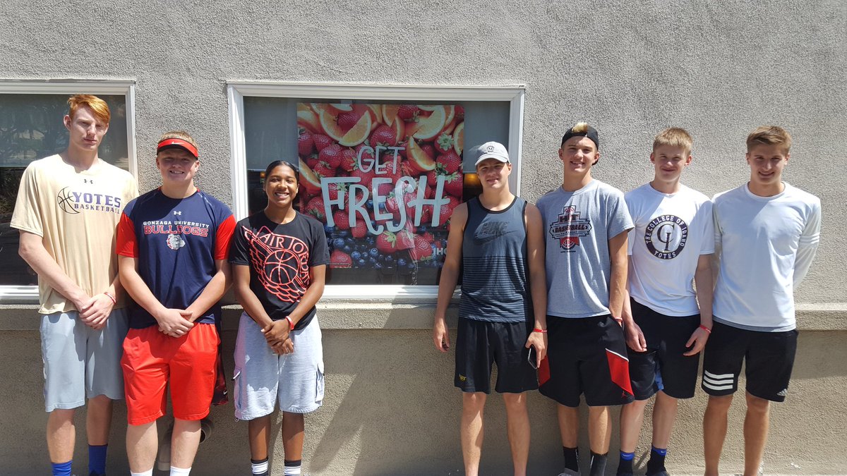 Colby_Blaine's tweet photo. Good breakfast this morning with the squad! #Select20in20 #SelectRed #WhyNot? https://t.co/vocwWIXqLf