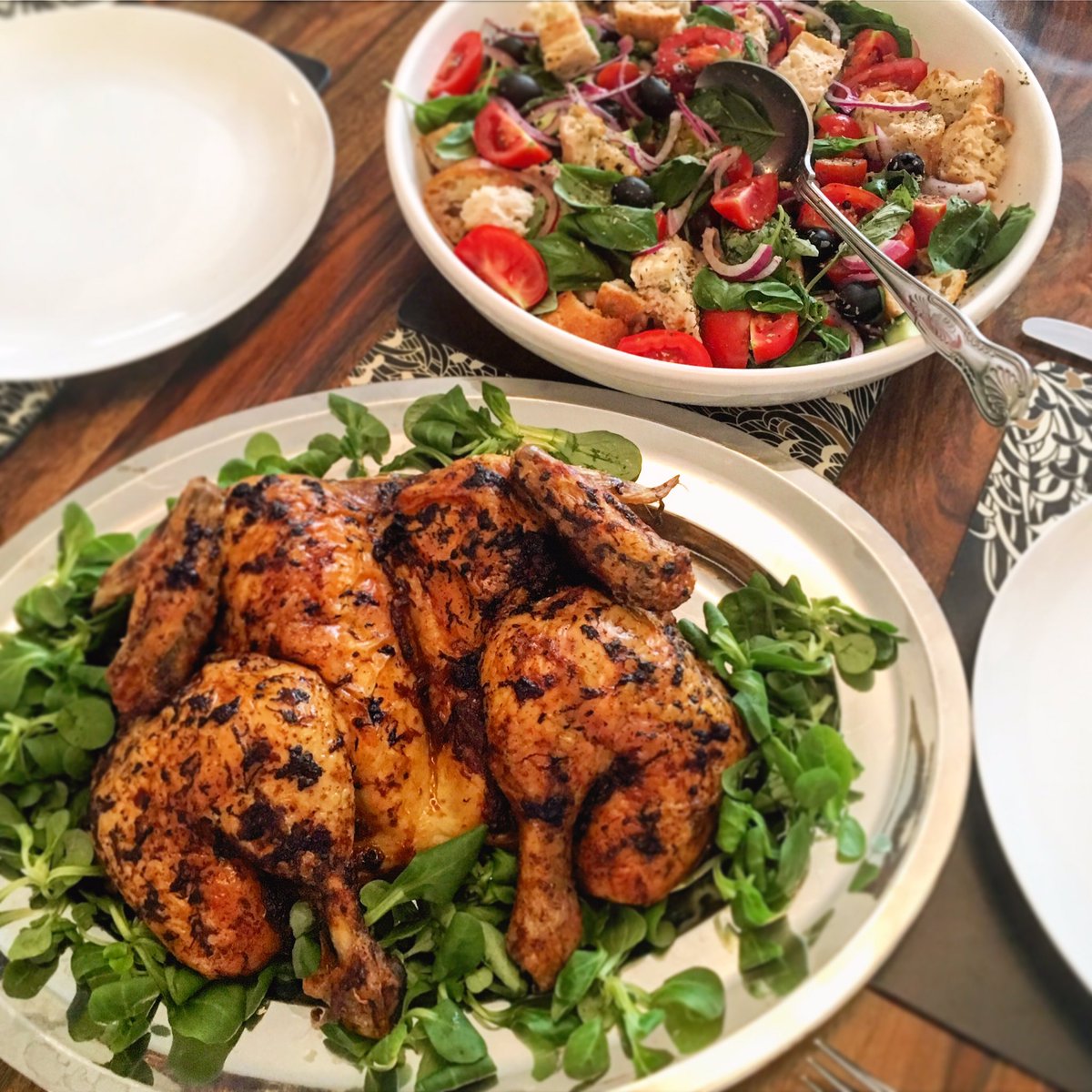 Hayleydaviez's tweet image. From @deliciousmag website this is #spatchcocked #roast #chicken with #chilli coating &amp;amp; tomato #salad #thursday #meal #delicious 👌😍🌶🍅🍗