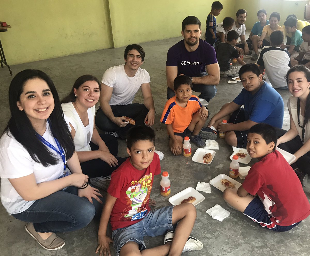 Mr_Adrn's tweet photo. Monterrey México Team, on our community service day @GETRANSPORT #GEcares #GEVolunteers https://t.co/ngVnVSB2iA