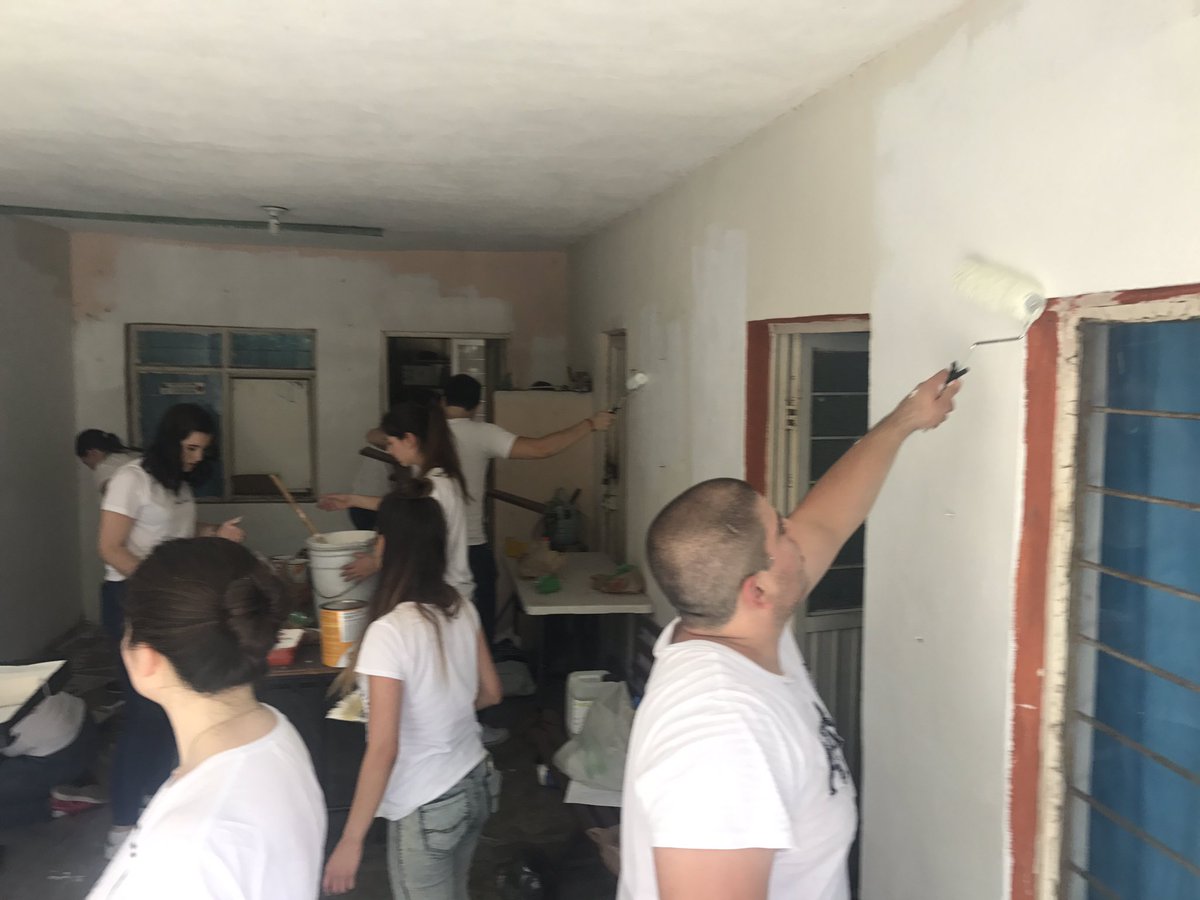 Mr_Adrn's tweet photo. Monterrey México Team, on our community service day @GETRANSPORT #GEcares #GEVolunteers https://t.co/ngVnVSB2iA