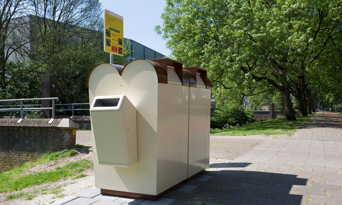 NLinNY's tweet photo. Partnering @BroodNodig010, #GroenCollect &amp; @Stadsgas! Set up giant bread bins to tackle rat scourge @guardian https://t.co/4t6FuQP7Pm https://t.co/4ereUb7CrP