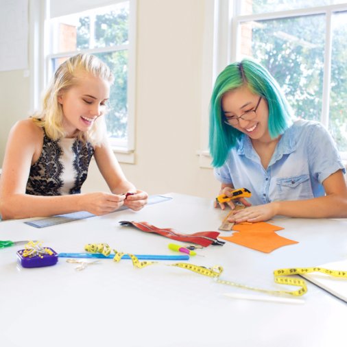 SCADdotedu's tweet photo. #SCAD Summer Seminar students take their creativity to the next level with a hands-on leather workshop. https://t.co/J2AumDckkC #SCADsummer https://t.co/jepoh3e0LZ