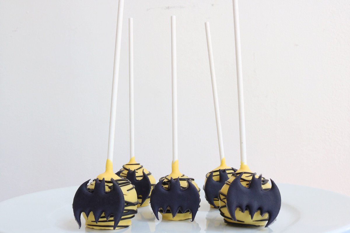 SDCakePopShop's tweet photo. Comic Con has officially begun! Join us this afternoon at Liberty Station to try our superhero cake pops! Costumes are a must💥 https://t.co/RgrR0EDwqA