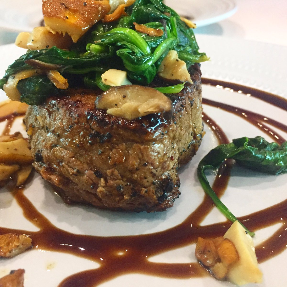 LinkieMarais's tweet photo. #filetmignon with #wildmushroom spinach medley and #figbalsamic ! ⚓️🔪
#livinglinkiestyle #ocean #yacht #travel #yachtchef #chef #travelchef https://t.co/PgvHcTo3nS