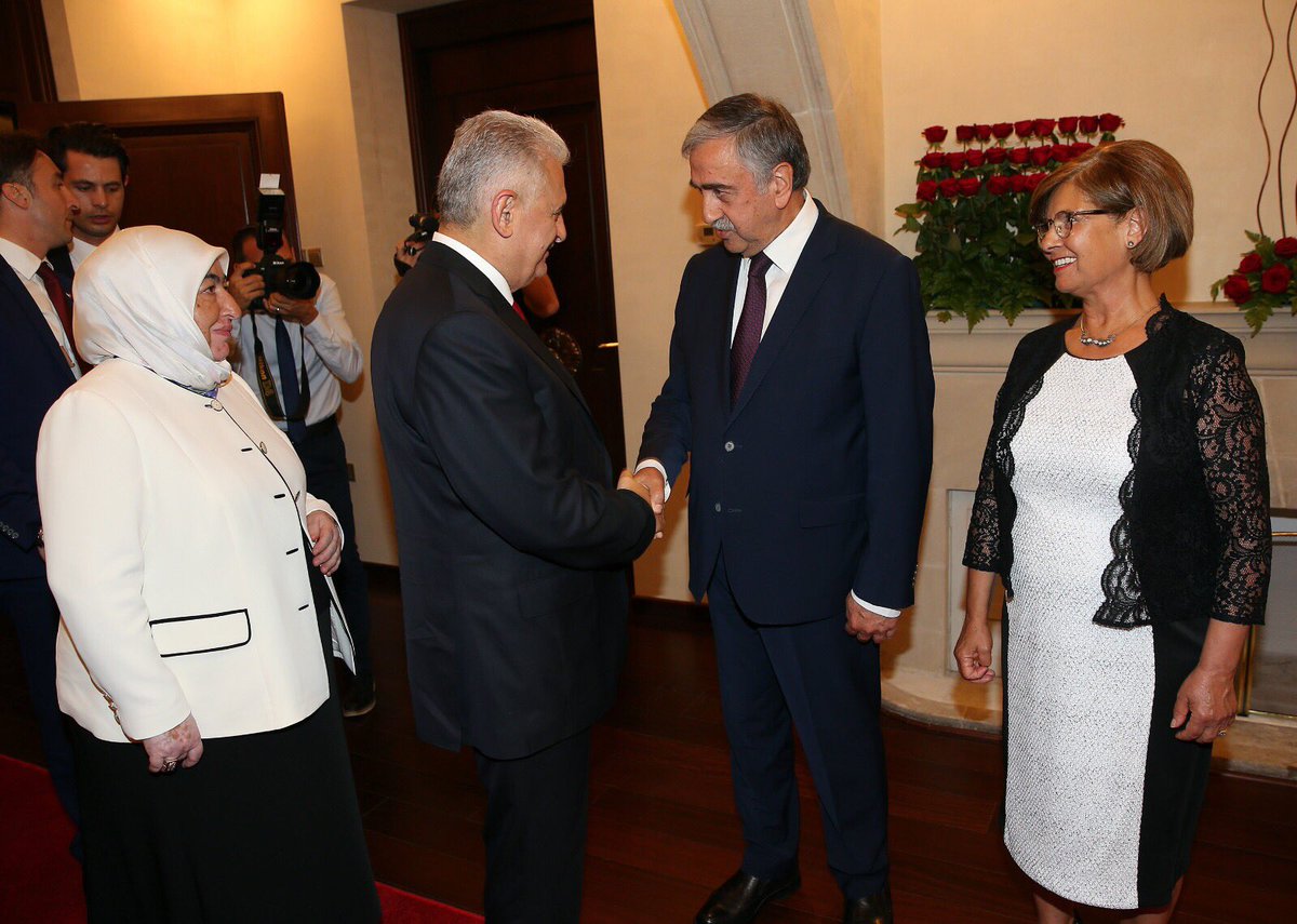 BY's tweet photo. Başbakan Yıldırım, KKTC Cumhurbaşkanı Akıncı tarafından Kıbrıs Barış Harekatı'nın 43. yıl dönümü dolayısıyla verilen resepsiyona katıldı. https://t.co/wsJ9yUe3ni