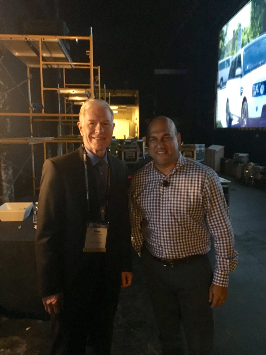 LAIspeakers's tweet photo. Spotted: Our CEO @MarkDirect backstage at #2017Connect with @SalimIsmail. Thanks for letting us be a part of your event @CeteraFinancial! https://t.co/eyin8Qj4z6