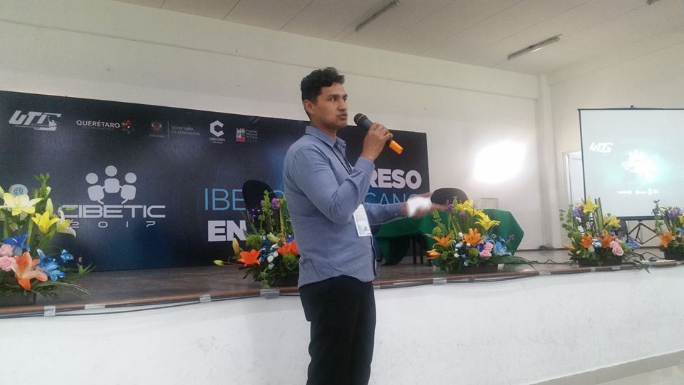 CIBETICUTC's tweet photo. M. en C. José Alejandro Andalón Estrada presenta: ¿Cómo enseñar a millones a través de Internet?
#CIBETIC2017 #SomosUTC https://t.co/xZPhvASEIv