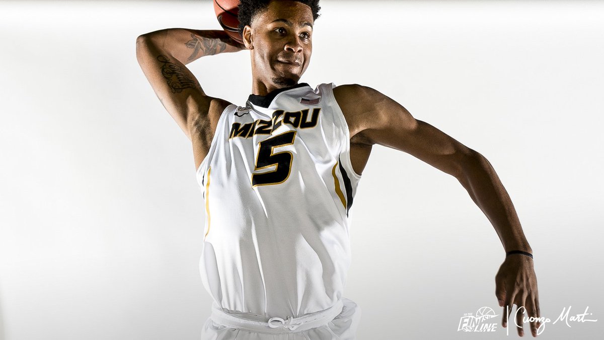 MizzouHoops's tweet photo. 📷 Views from the #Mizzou 2017-18 schedule poster photo shoot... 

#MIZ 🐯🏀 https://t.co/9ggC86VpNC