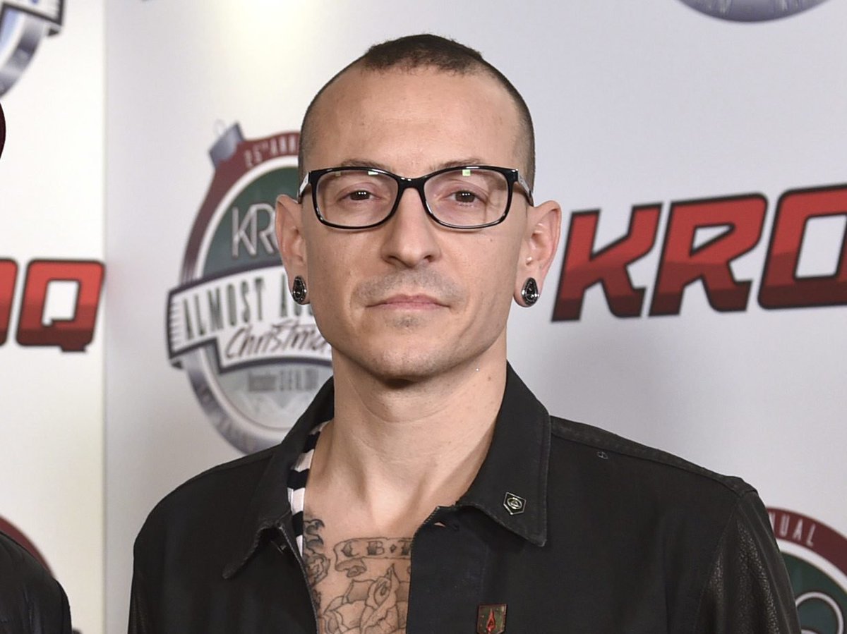 Linkin Park frontman Chester Bennington found dead in his LA home of apparent suicide. He was 41 ow.ly/rWqO30dN4UM