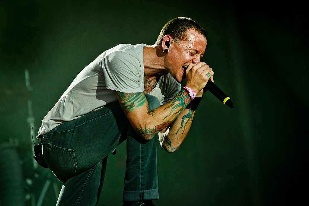 Es con todo el dolor del mundo que hoy tenemos que despedirnos de Chester Bennington. Tu música nos acompañará siempre. Gracias. 💔

D.E.P.