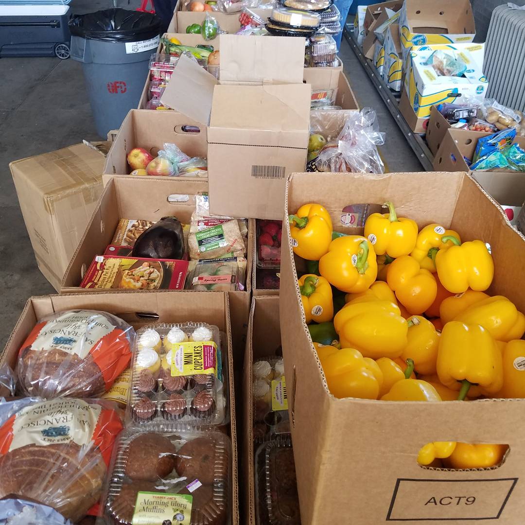 ORANGE_FD_NJ's tweet photo. Free food give away at Orange Fire Department Head Quarters 419 Central Avenue ... Come now while supplies last! https://t.co/72fUgla8Nj