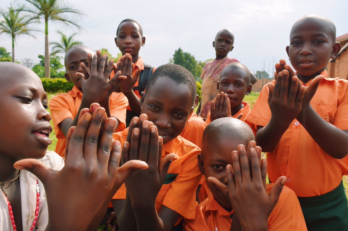 petra_powers's tweet photo. Spreading my love of @AlphaPhiIntl @butleralphaphi to these beautiful children in Uganda❤️🌿 https://t.co/p3DaIRg9RL