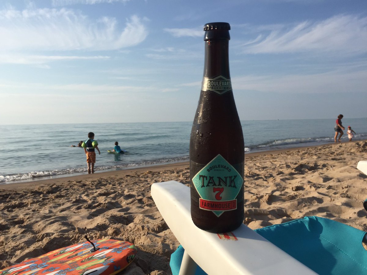 dhbball's tweet photo. @Boulevard_Beer #t7t avoiding the KC heatwave while enjoying the best KC beer! Cheers! #puremichigan #unsalted #unionpier https://t.co/ONdWDeUvhu