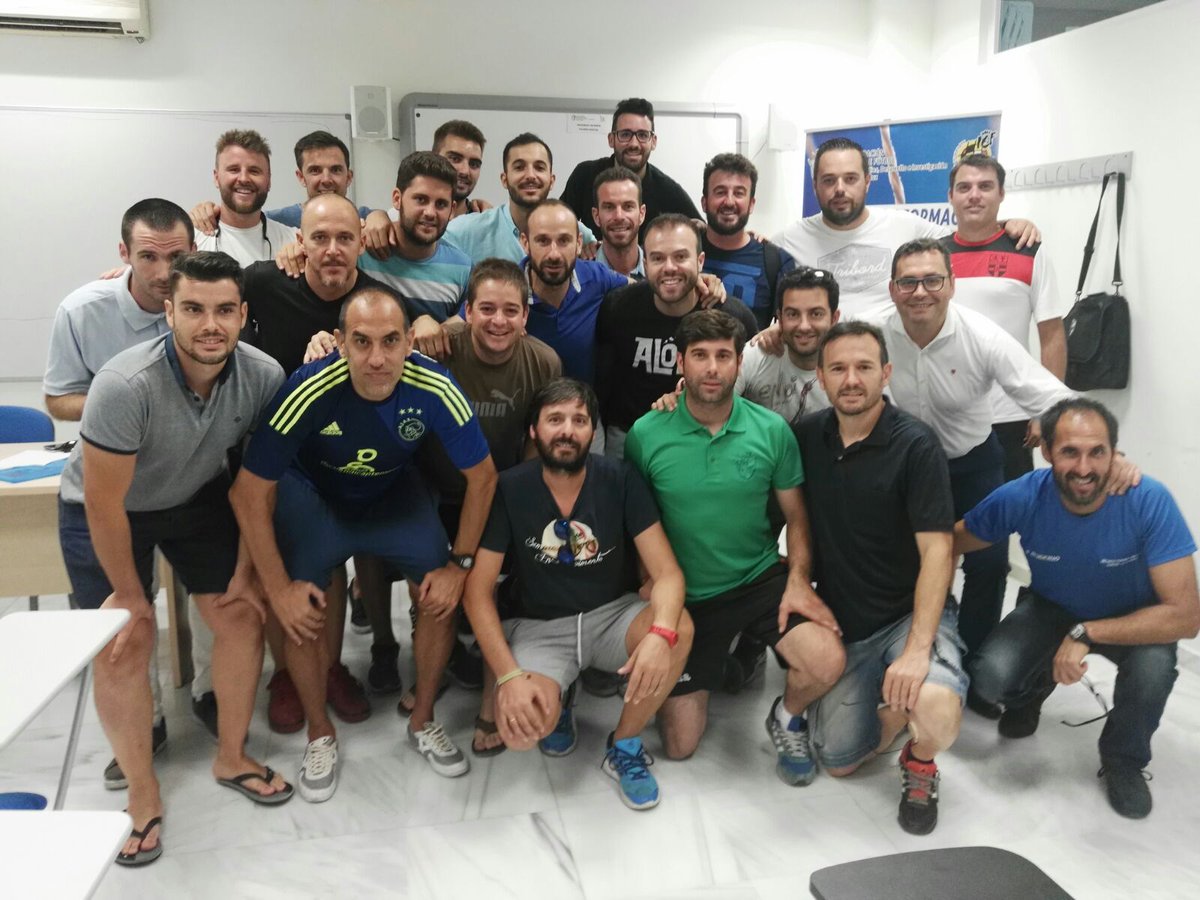 Tantas clases dan para mucho estudio pero realmente se ha crecido y aprendido gracias a compañeros espectaculares y humildes. Gracias!
