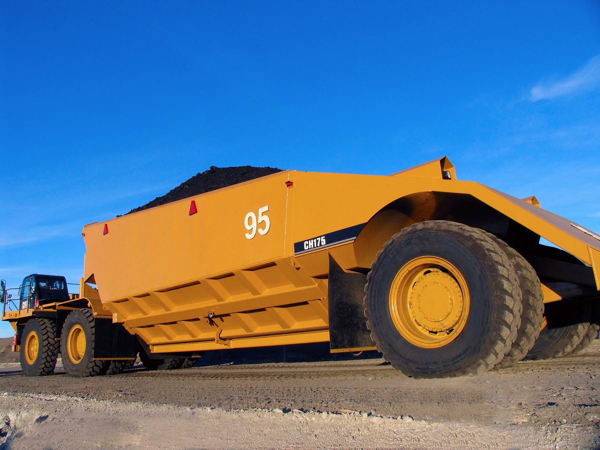 MegaCorpWW's tweet photo. It's coal hauler Wednesday! Pics of MCH-Mega Coal Haulers #mining #coal #miningnews #heavyequipment #surfacemining #miningcoal #Kentuckycoal https://t.co/v8JhgA4hSF