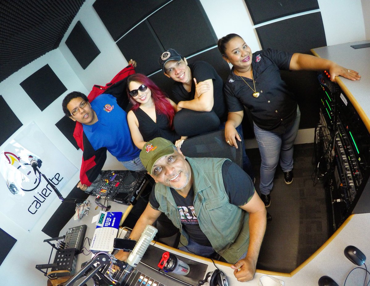 Una invitada muy especial 😍 llegó al <a href="/ep3reventon/">El Reventon</a> 💪💪 <a href="/karlavmusic/">Karla Vargas</a> trae su nuevo sencillo 🤘😎 #NadaEspecial 🔥 Pide la 📣 y #PasalaBien ☇☇