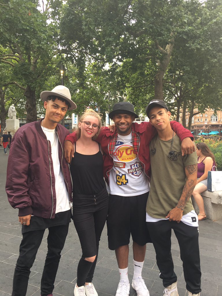 _chanani's tweet photo. I miss my boys so much @5AfterMidnight 💙 https://t.co/BedmaEgHkP