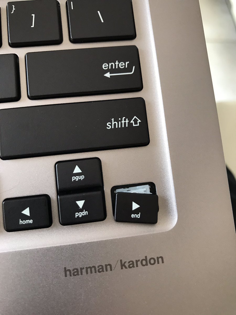 adindalala's tweet photo. @Coolblue_NL Nu krijg ik 'm er absoluut niet meer op! Is al de tweede keer dat ik de laptop moet retouren... https://t.co/pvTY8RjjZW
