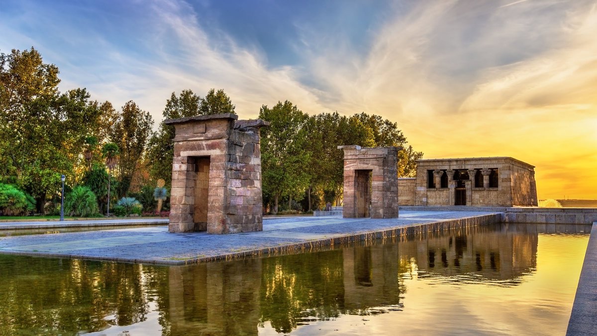 SecretosdeMadri's tweet photo. Tal día como hoy, de 1972, se inaugura el Templo de Debod en #madrid ¡45 años de pura magia! (Foto de ViajeJet) https://t.co/etw1ns7XwU