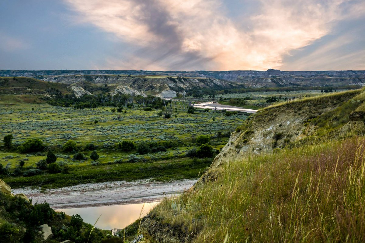 Interior's tweet photo. #Sunset over the #NorthDakota badlands @TRooseveltNPS by Abhilash Itharaju https://t.co/EvM0oVnUbR