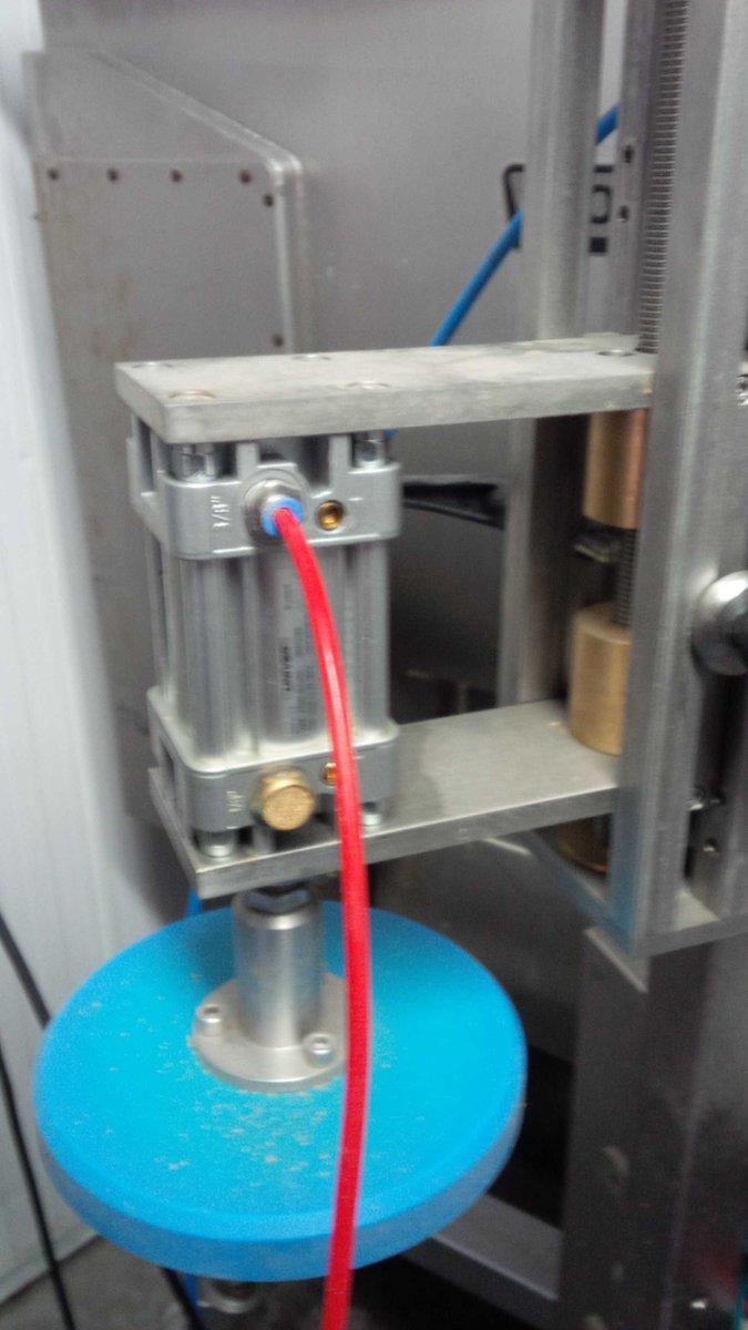 airlanepneu's tweet photo. #pneumatically operated lid press for food packaging line. #Airlanepneumatics designed circuit. https://t.co/VdCDJzj66D